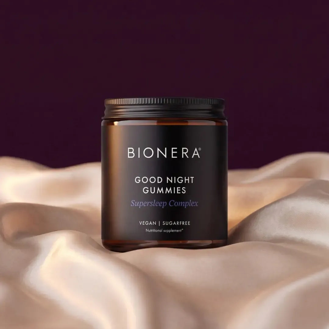 Pot Bionera Good Night Gummies op champagnekleurige zijde