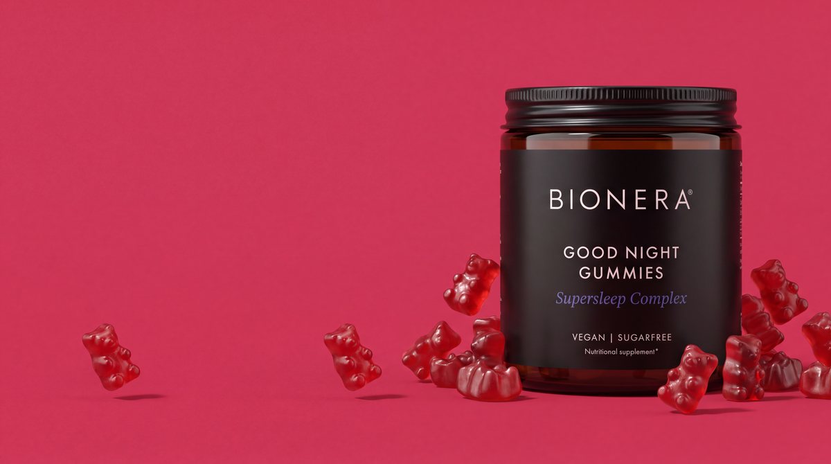 Open pot Good Night Gummies met zachte rode beertjes op framboosrood